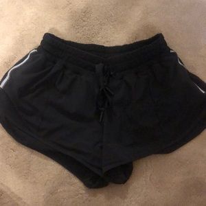 Lululemon 2.5” hottie hot shorts
